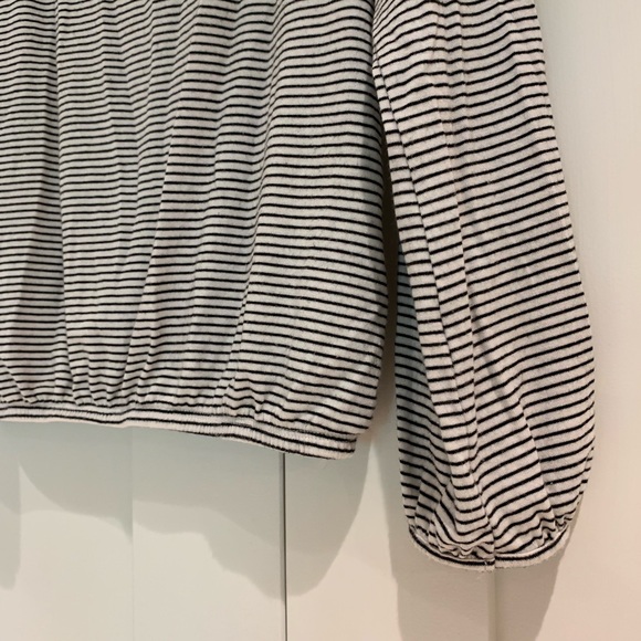 Express One Eleven Off the shoulder Top - Picture 4 of 8